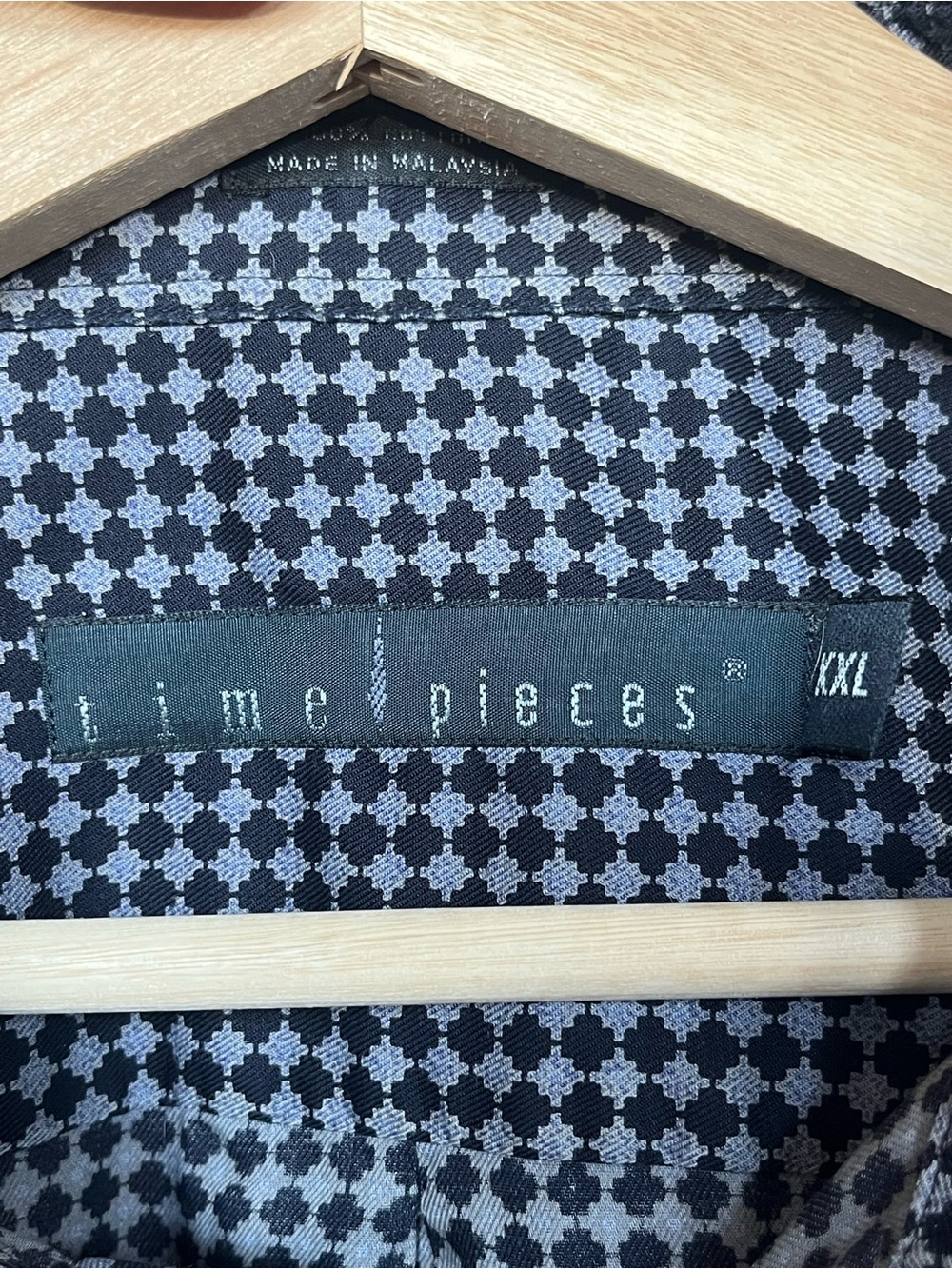 Long-Sleeve Patterned Button-Up Shirt - Picture 4 of 8